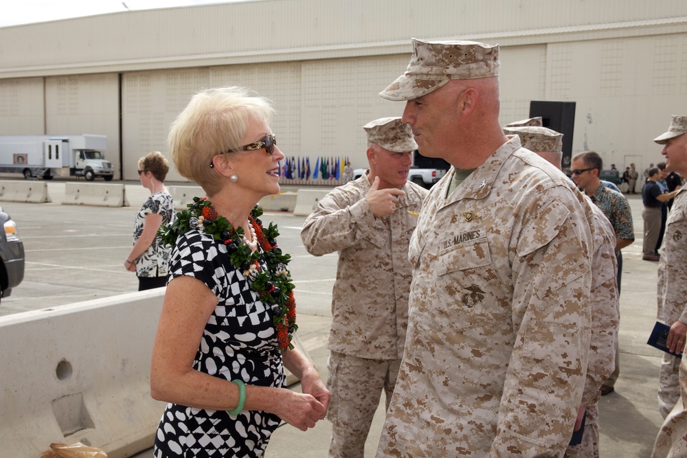 Gen. Amos visits Marines