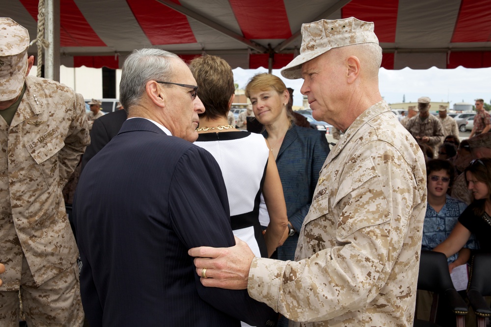 Gen. Amos visits Marines