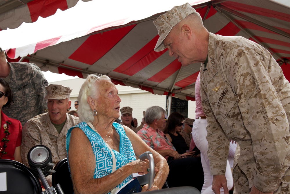 Gen. Amos visits Marines