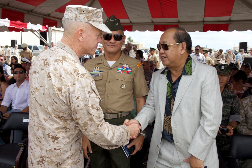 Gen. Amos visits Marines