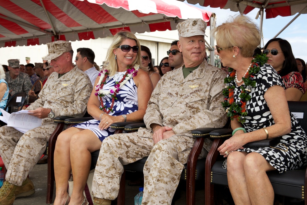 Gen. Amos visits Marines