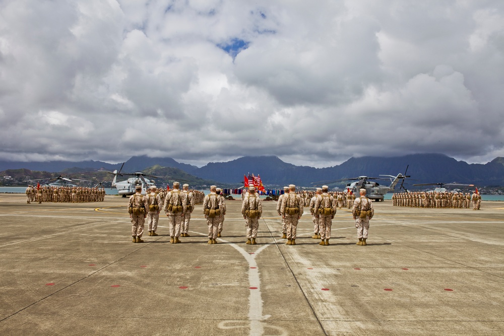 Gen. Amos visits Marines