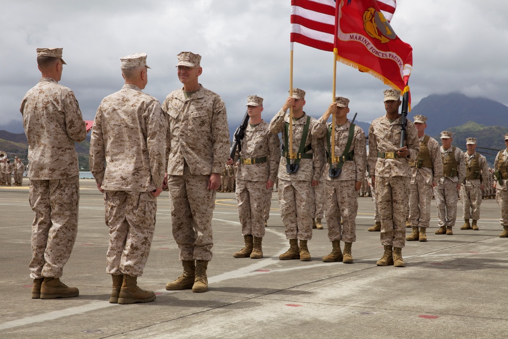 Gen. Amos visits Marines