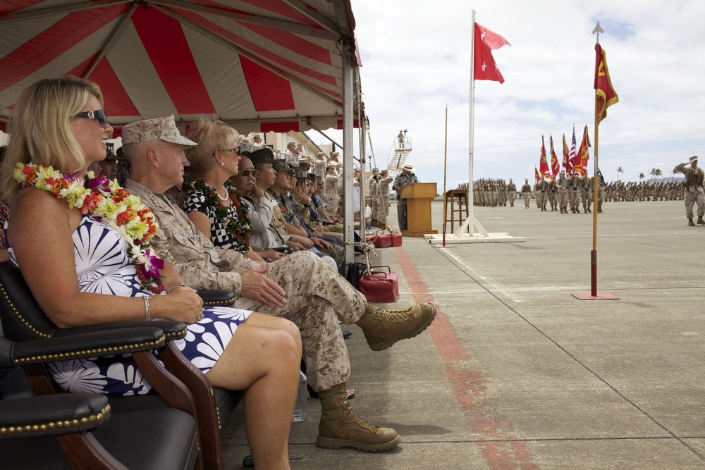 Gen. Amos visits Marines