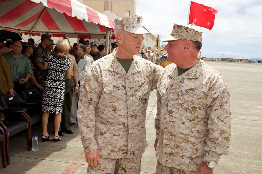 Gen. Amos visits Marines