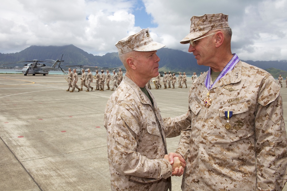 Gen. Amos visits Marines