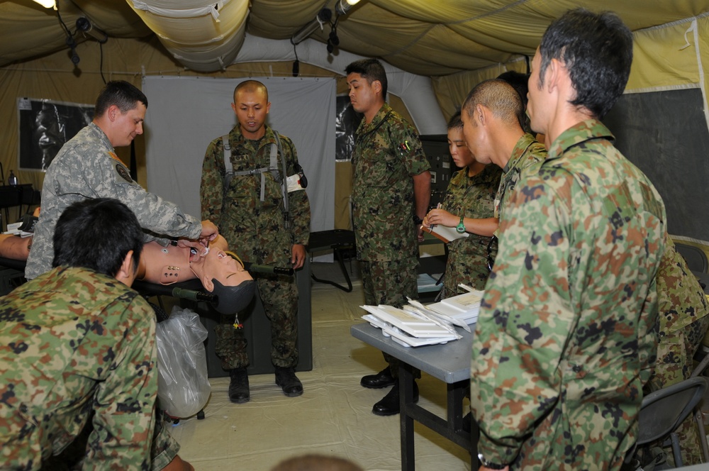 USARPAC MEDEX 12 gives opportunity for Japanese and US medics to train