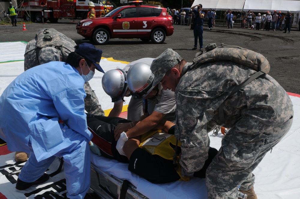 18th MEDCOM (DS) demonstrates lead medical role during USARPAC MEDEX 2012