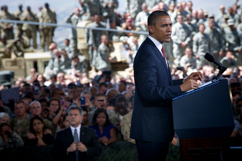 President Obama visits troops