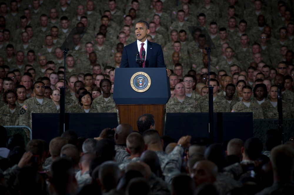 President Obama visits troops