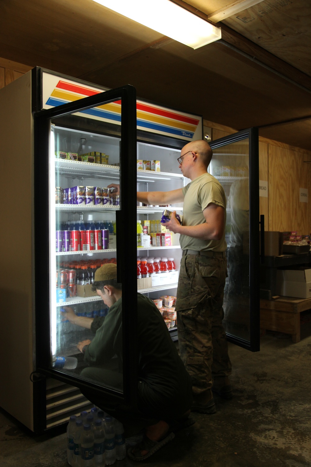 Soldiers prepare food