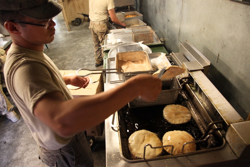 Soldiers prepare food