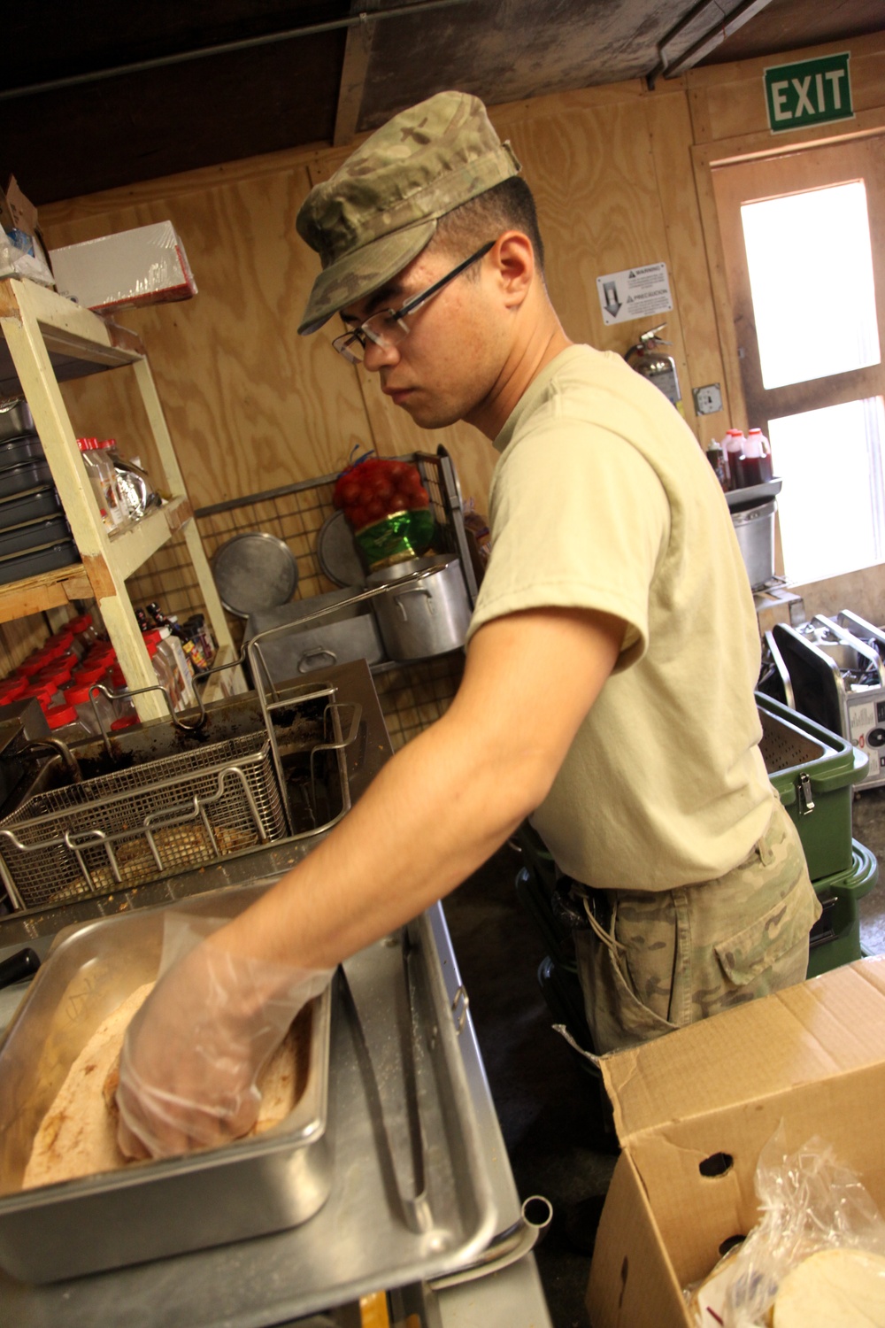 Soldiers prepare food
