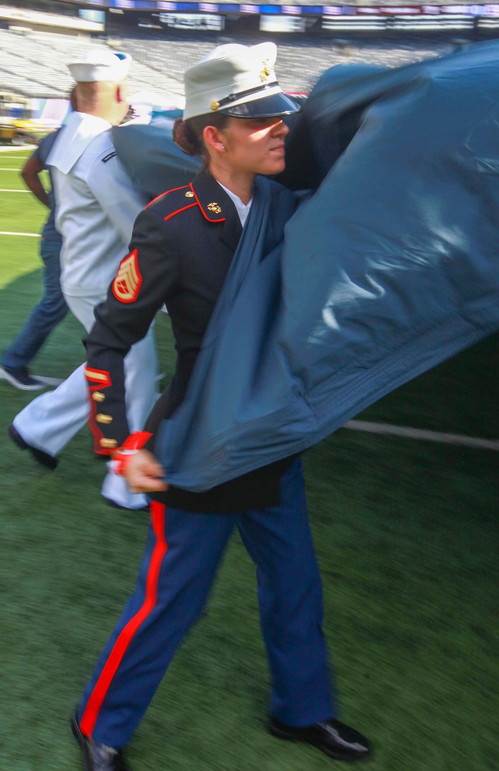 Marines unfurl flag at New York Giants opening game