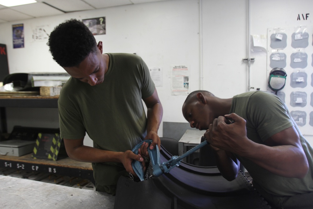 Airframe Marines ensure fine flight for Wolf Pack