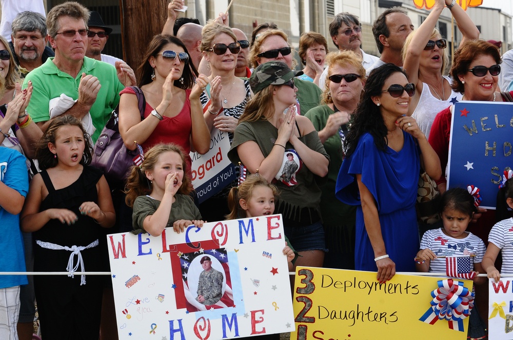 Families cheer paratroopers