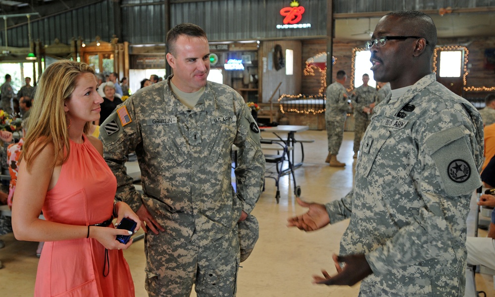 Texas aviators prepare for deployment with farewell ceremony