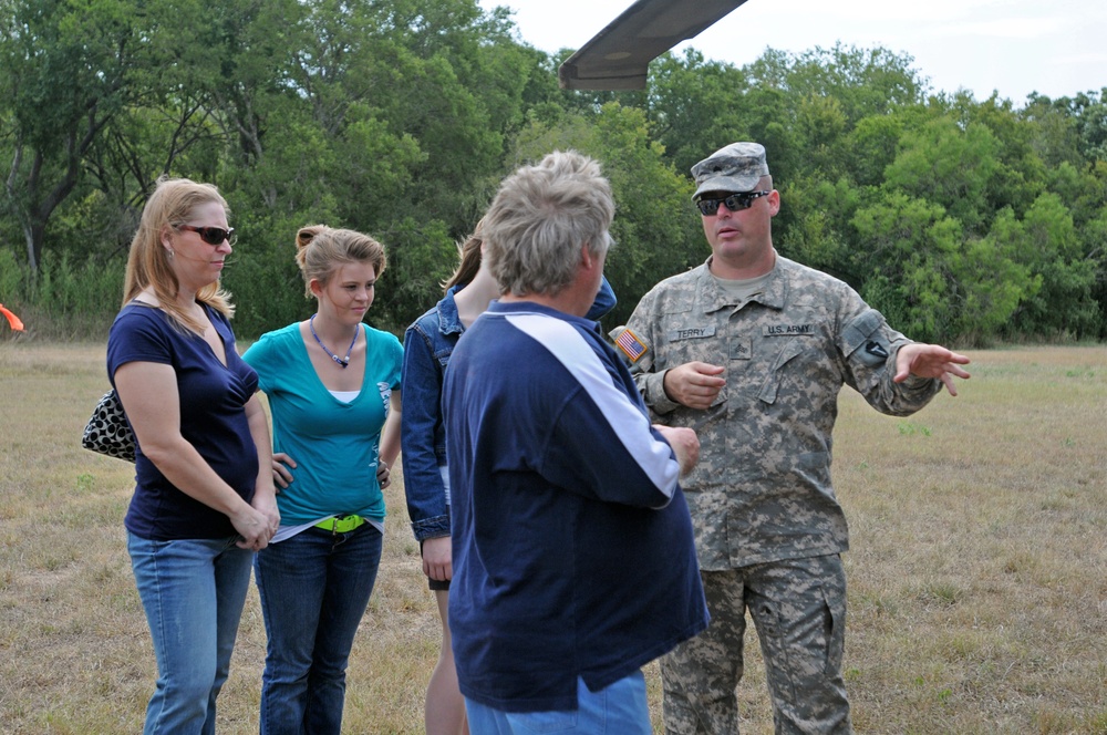 Texas aviators prepare for deployment with farewell ceremony