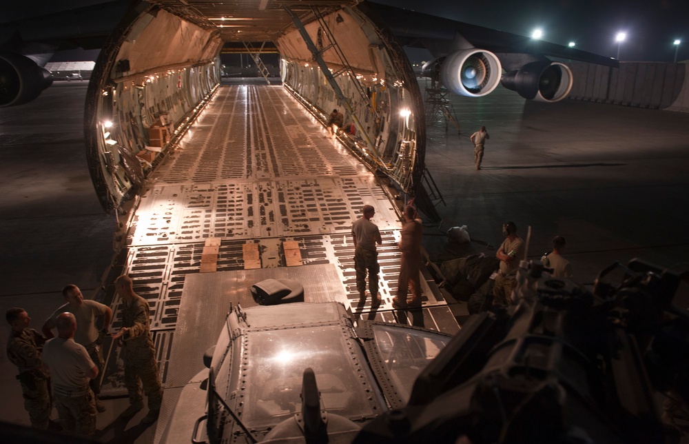 Airmen, soldiers Team up for Galactic Task