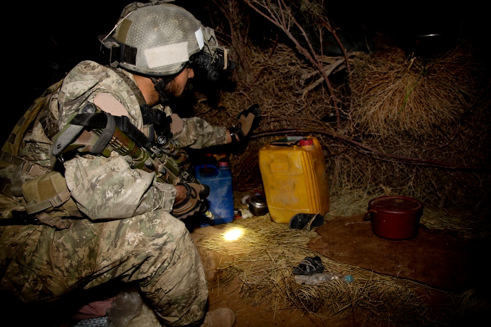 Afghan, coalition security force conducts a search
