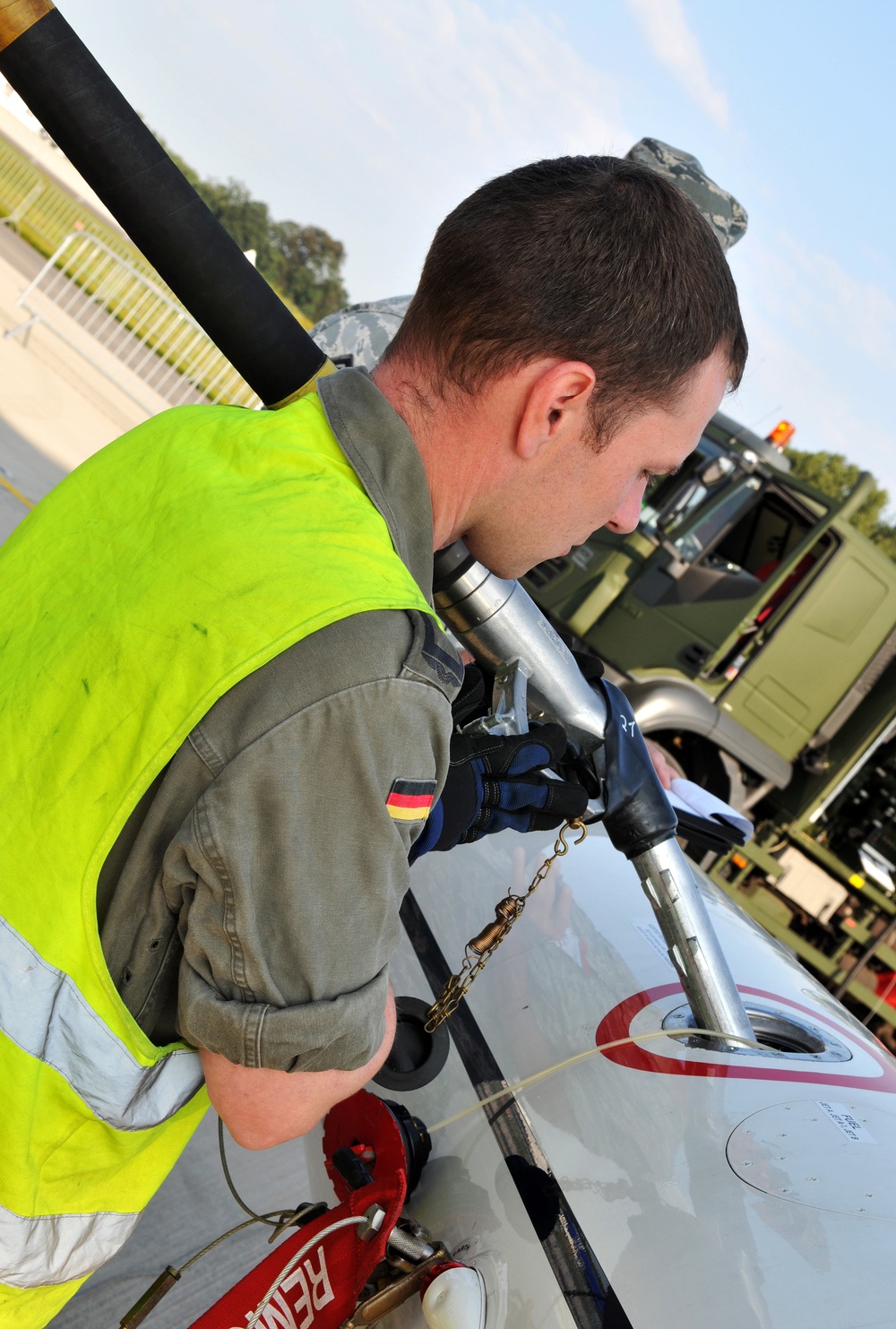 Host nation helps US set up for ILA 2012