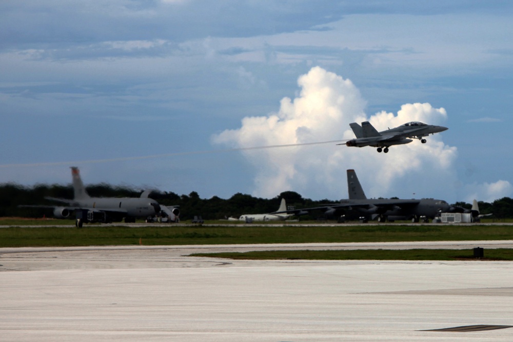 US Marine Fighter Attack Squadron 225 gears up for Valiant Shield 2012