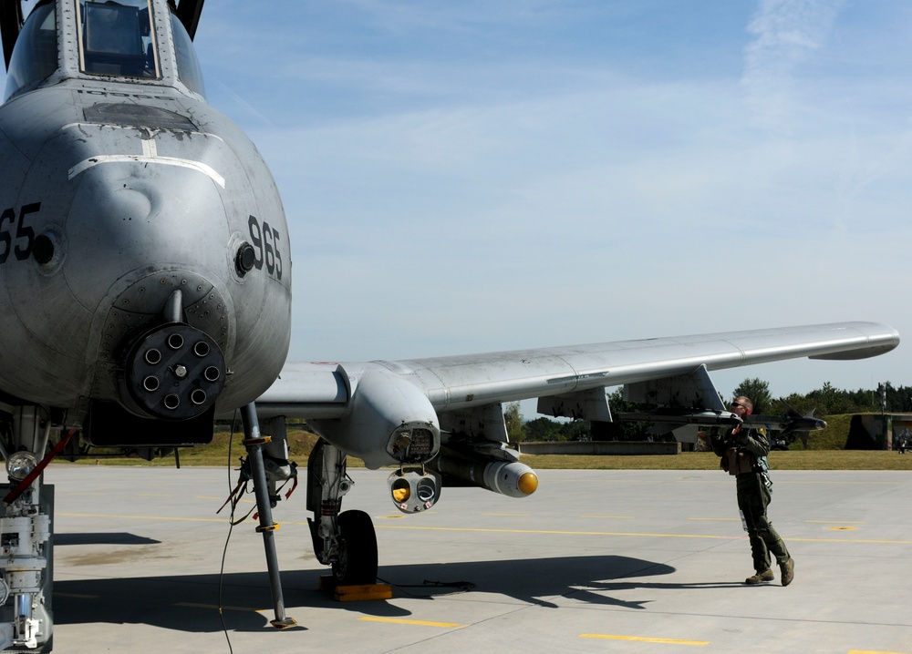 Techs, maitainers and pilots make sure all systems are go for RARO 12 CAS missions