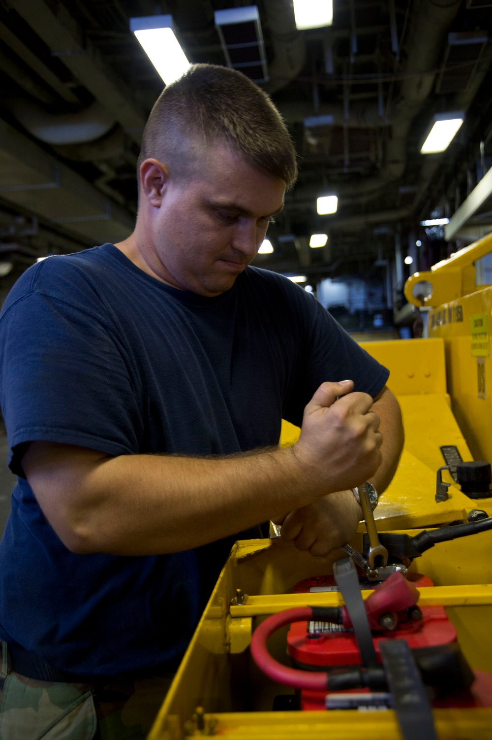 Sailor tightens battery