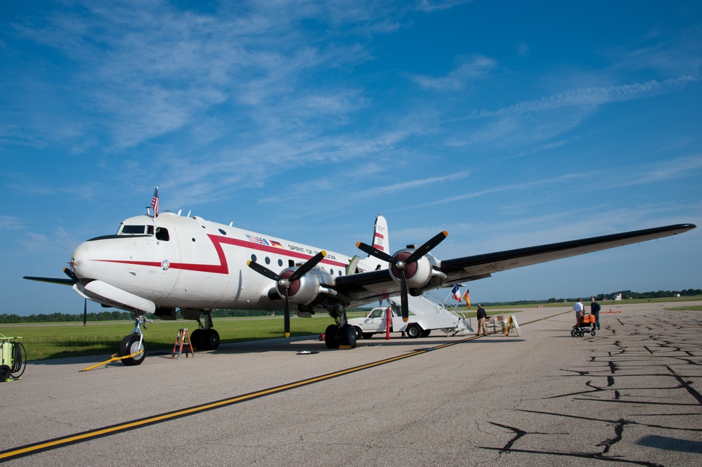 GOE static displays: C-54 Skymaster Flying Museum