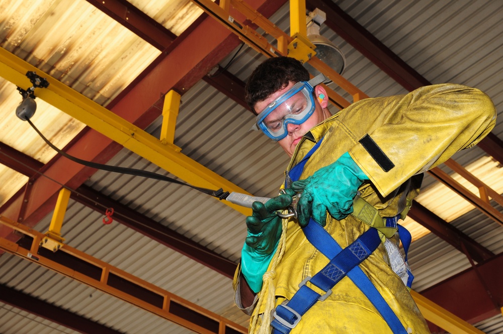 757th AMXS cleans aircraft