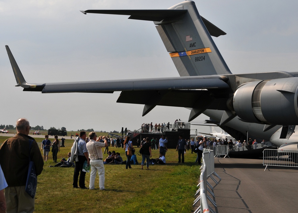 ILA 2012 features US military aircraft