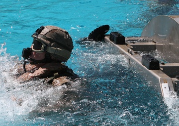 Marines of Fox Company completes egress training