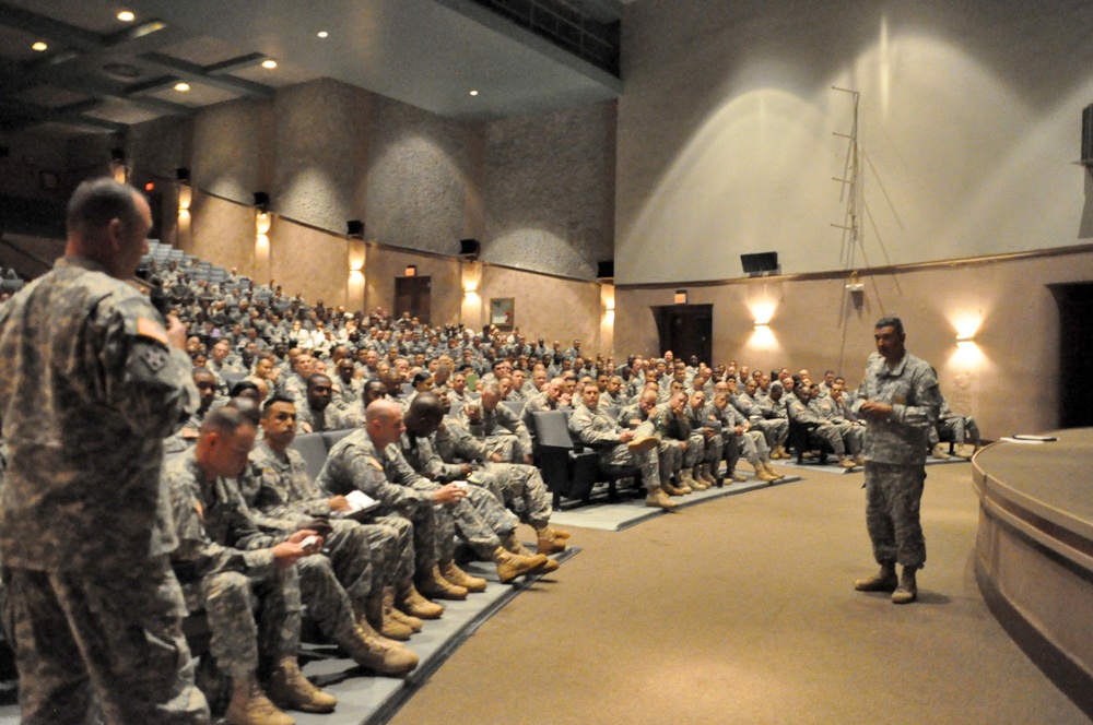 DVIDS - Images - USARPAC CSM talks to 25th ID NCO's [Image 6 of 7]