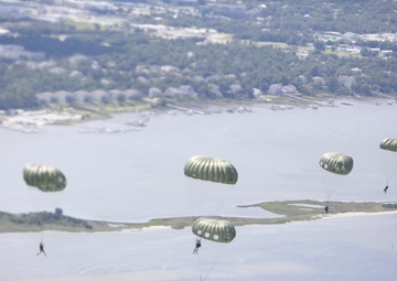 MARSOC Marines soar with 2nd MAW