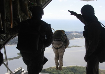 MARSOC Marines soar with 2nd MAW