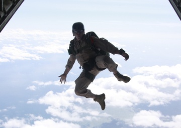 MARSOC Marines soar with 2nd MAW