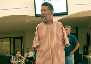 Tony Melendez offers warriors a foot of hope