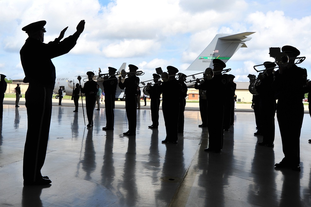 Air Force Band performs during dignified transfer ceremony