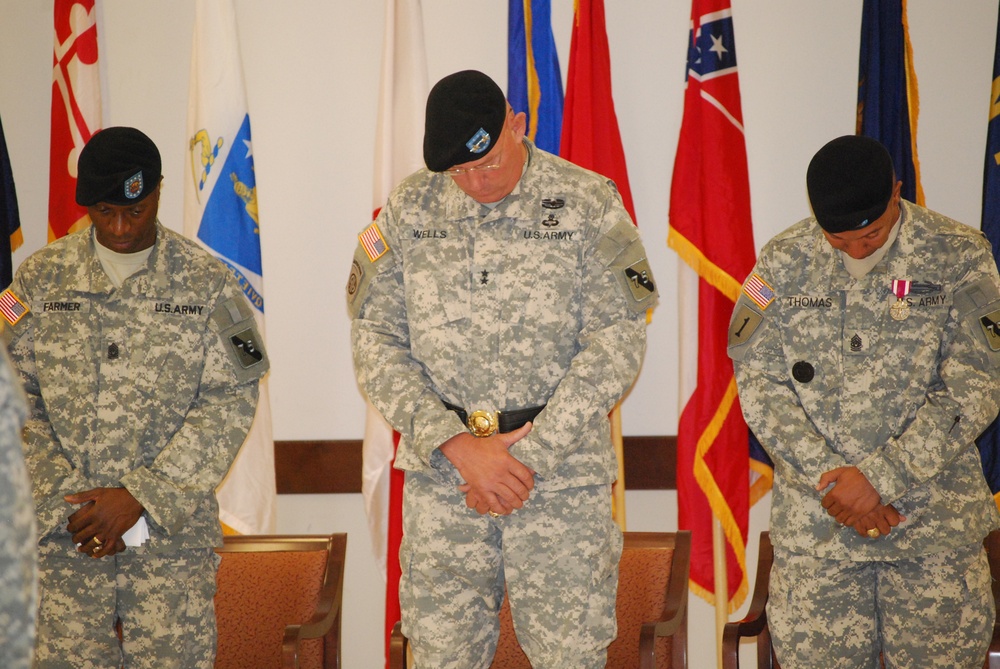 Reserve unit welcomes, bids farewell to top-ranking enlisted leaders
