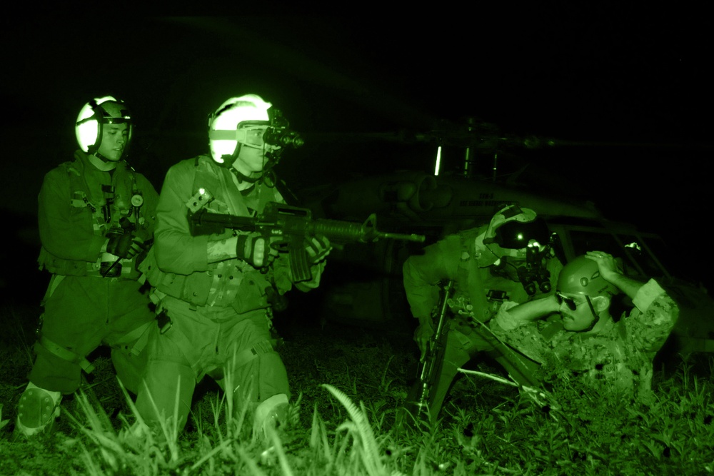 Valiant Shield 2012 conducts inter-service search for simulated survivors