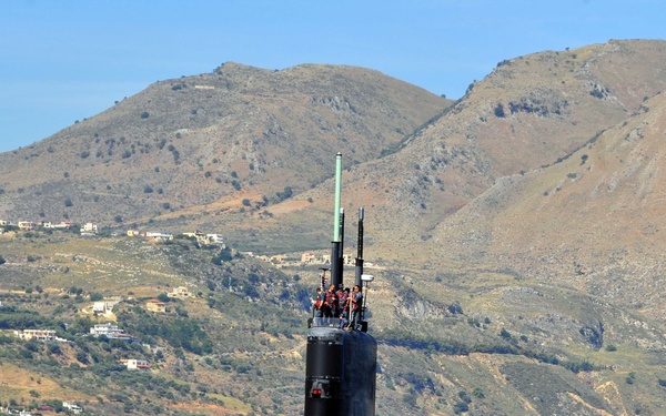 USS Florida visits Greece