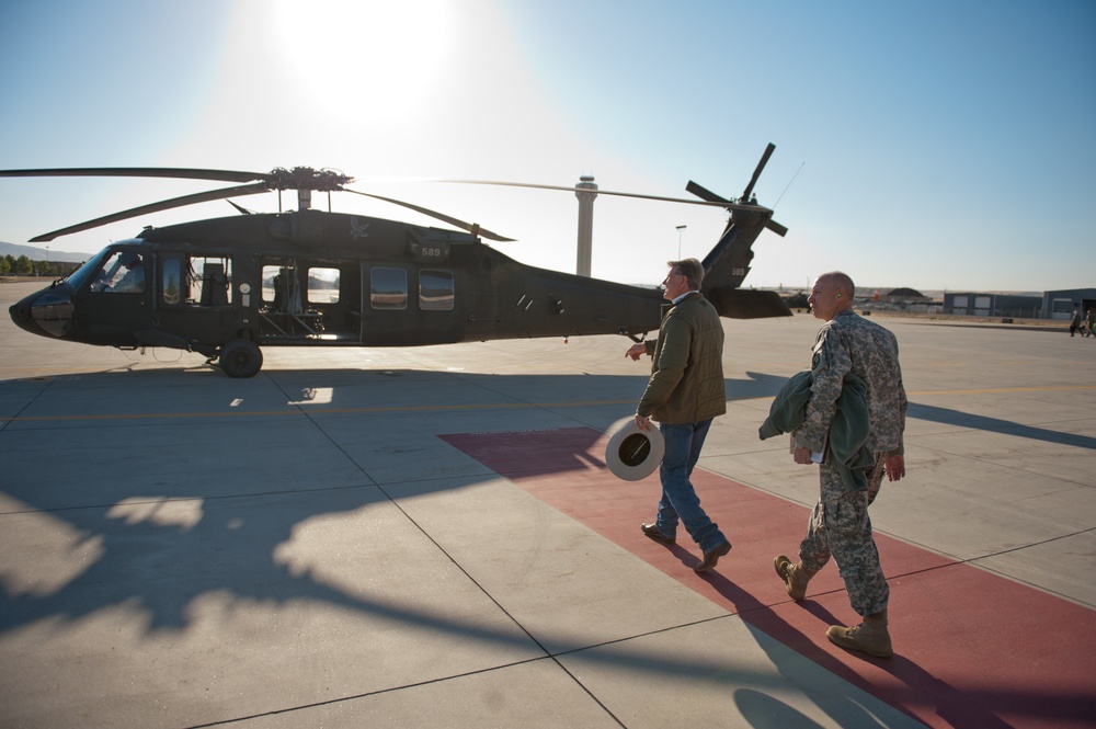 Governor Butch Otter visits Guardsmen