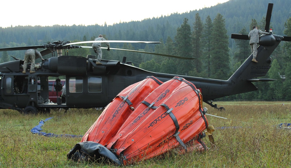 Soldiers battle wildfire