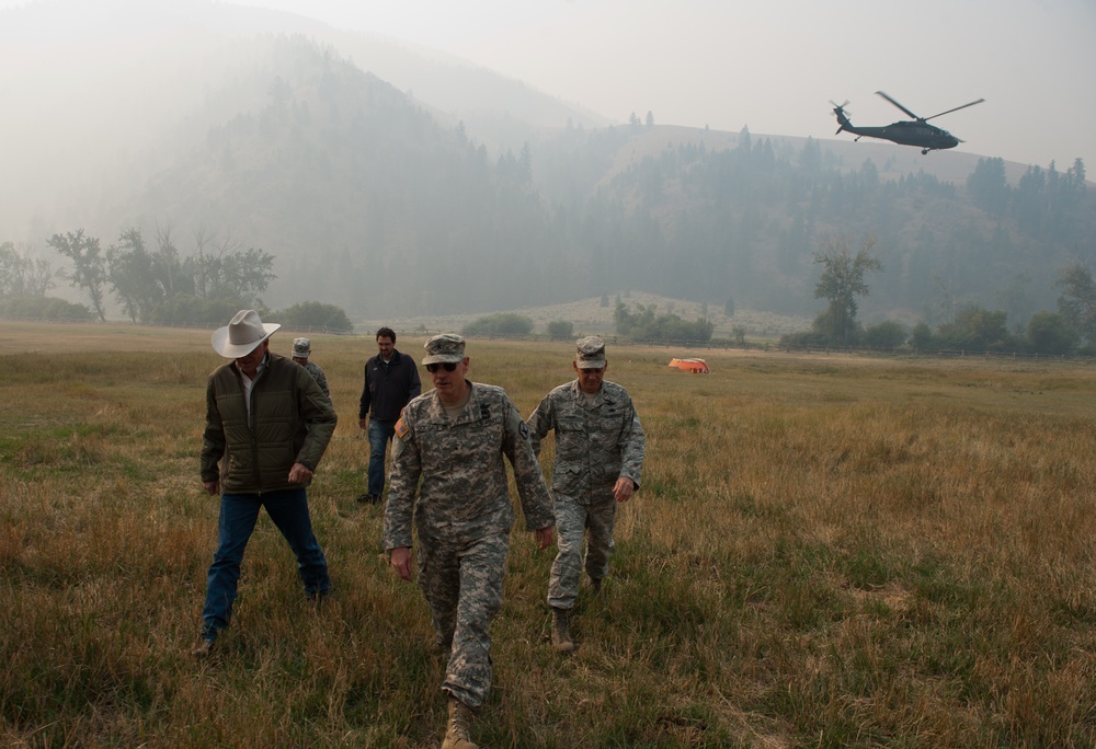 Governor Butch Otter visits Guardsmen