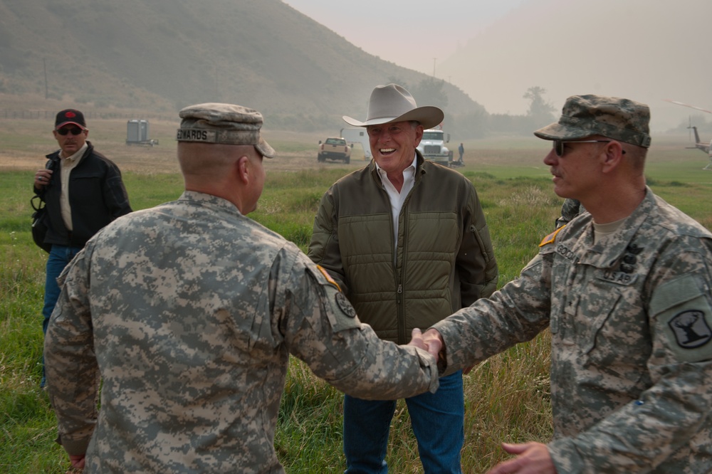 Governor Butch Otter visits Guardsmen