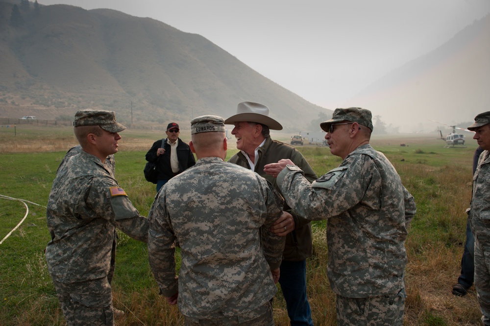 Governor Butch Otter visits Guardsmen