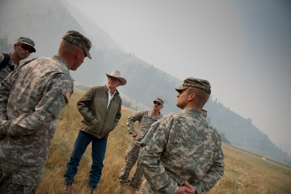 Governor Butch Otter visits Guardsmen