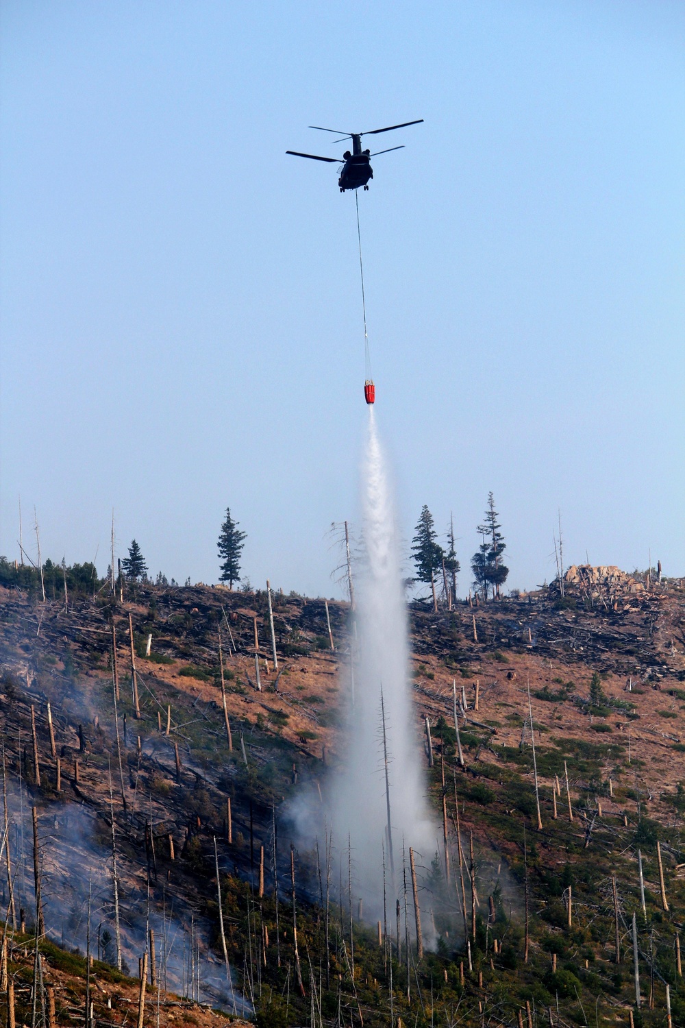 Soldiers battle wildfire