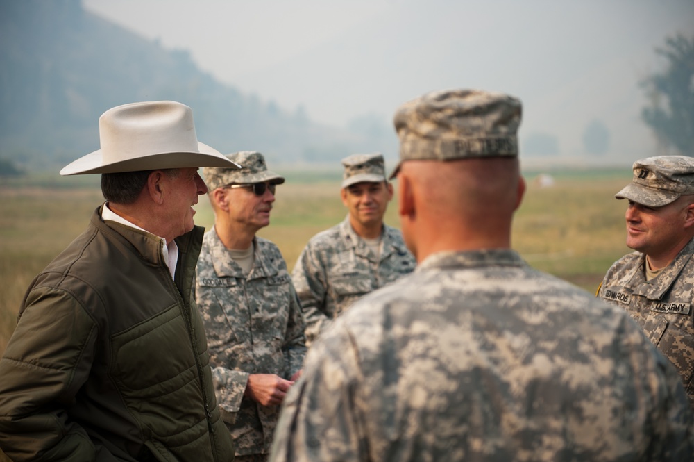 Governor Butch Otter visits Guardsmen