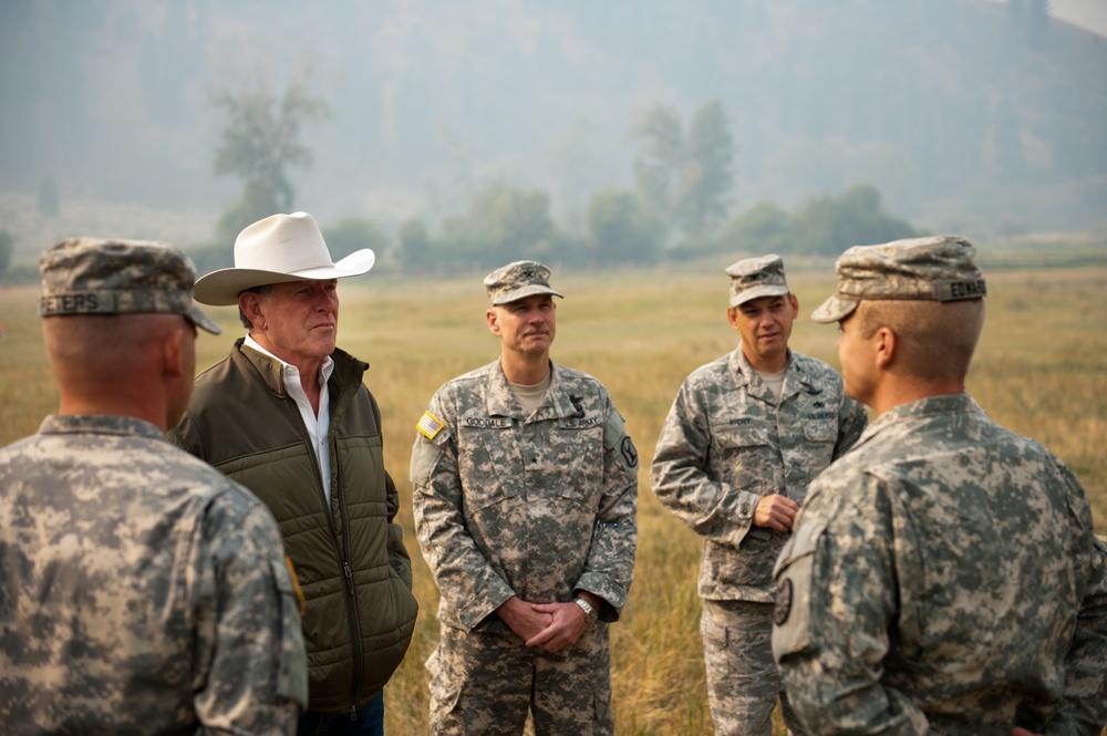 Governor Butch Otter visits Guardsmen